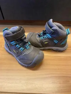 KEENキッズ用 トレッキング／アウトドアシューズ　サイズ17㎝
