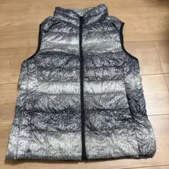 ユニクロ　ウルトラライトダウンベスト　Mのサムネイル