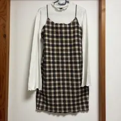 チェック柄ミニワンピースとニットトップスセット