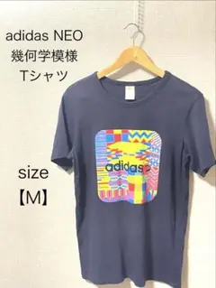 【adidas NEO】アディダスネオ　幾何学模様Tシャツ ネイビー サイズMのサムネイル