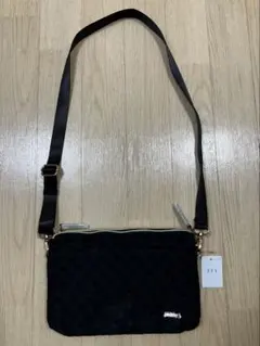 【新品未使用】　a.v.v ドット柄 ブラック ショルダーバッグ　ナイロンのサムネイル