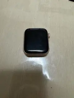 Apple Watch SE 40mm ゴールド本体