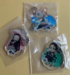 鬼滅の刃　竈門炭治郎　禰豆子　伊之助　鬼滅の刃　アクリルキーホルダー