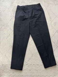ユニクロ　タックテーパードパンツ