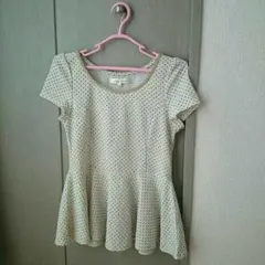 美品！【値下げ】 ドット柄ペプラムカットソー