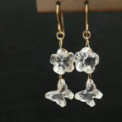 煌めきにうっとりする蝶々とお花のローズカット水晶のピアス