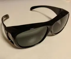 未使用 サングラス ブラック 大きめ UVカット オーバーグラス風 ケース付き