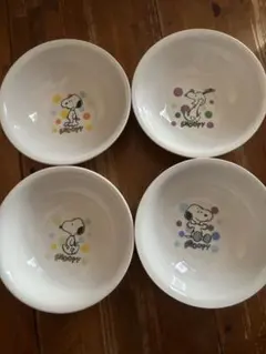 【新品未使用】スヌーピー　丸皿　4枚セット