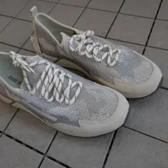 【未使用品】DIESEL グレー スニーカー　メンズ25.5のサムネイル