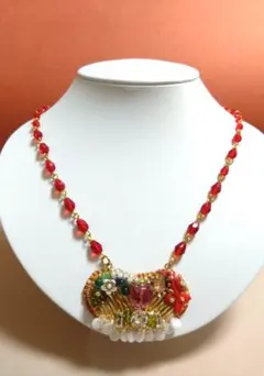 ビーズ刺繍チャームのチェコビーズネックレス　ハンドメイド