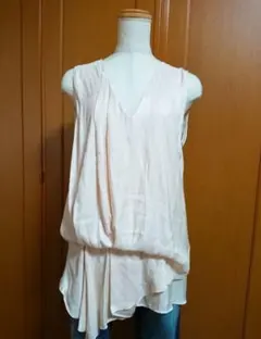 #㊶　ZARA　Ｖネック　ノースリーブ　サテン