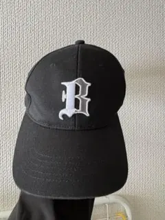 黒の刺繍ロゴベースボールキャップ