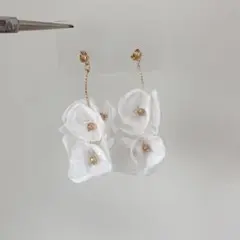 ホワイト フラワー シフォン ブライダル 結婚式 花 披露宴 ピアス イヤリング