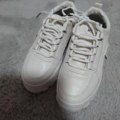 美品　 ホワイト スニーカー 厚底　23センチ