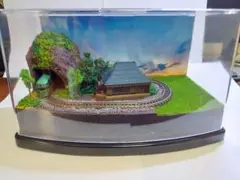 鉄道ジオラマ展示台ケース付き 電車庫ヤード照明付き3線路 - メルカリ