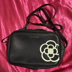 CLASSICS ブラック ショルダーバッグ