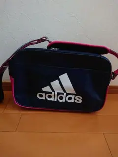 エナメルバッグ