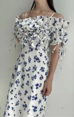 SNIDEL ボリュームラッフルフリルワンピース