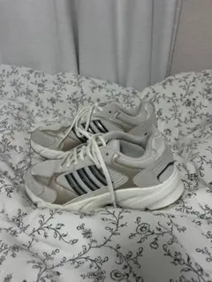adidas スニーカー