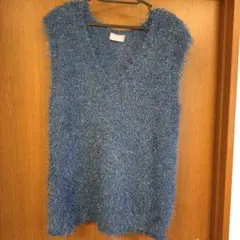 春フェザーニットベスト♪濃い青色にシルバーラメが入っています キラキラ
