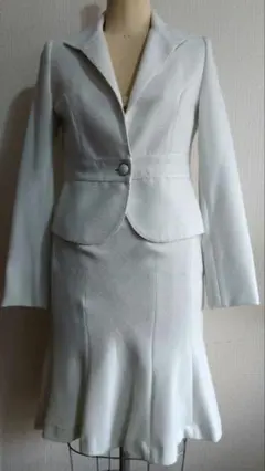 9AR ブルーのジャケットとマーメイドスカートのツイードスーツ