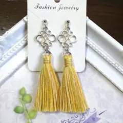 イエロー タッセルピアス/イヤリング(ハンドメイド)