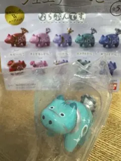新品　ジュエリーべこ ならぶんです　エメラルド　ガチャガチャ