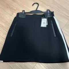 新品　スカート　黒　サイドラインのサムネイル