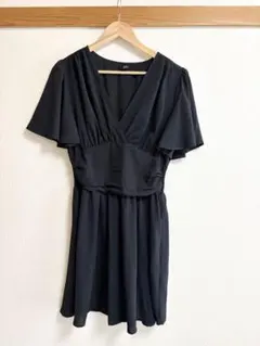 黒　Vネックワンピース