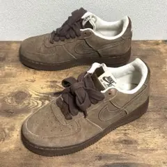美品☆NIKE AIR FORCE1’07 ブラウン 25cmのサムネイル
