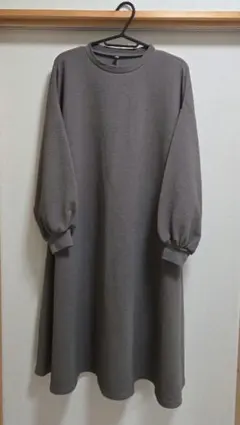 レディース　グレー　ワンピース　Sサイズ　ゆったり　体型カバー