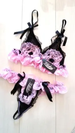 新品の女性用ランジェリー　ブラックピンク フリル下着セット