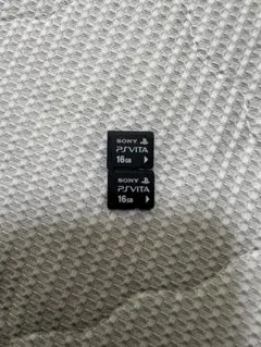 ヒロビン様レア?!Vita1000番代ホワイトとメモリーカード16GB、2枚 ヒロビン様レア?!Vita1000番代ホワイトとメモリーカード16GB、2枚