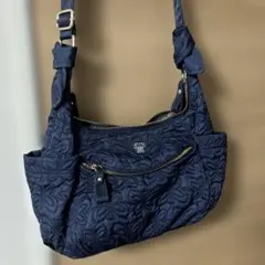 アナスイ　ANNA SUI ショルダーバッグ　キルティング　刺繍デザイン