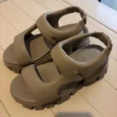 STACCATO パテッドラギッドソールサンダルスポーツサンダル　ベージュ　厚底のサムネイル