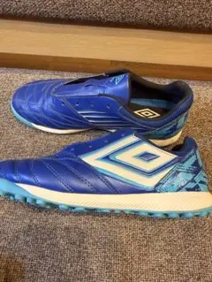 umbro サッカートレーニングシューズ　青