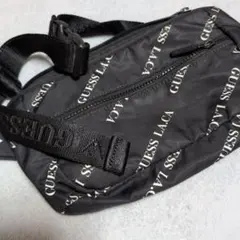 GUESS ボディバッグ ブラック ロゴ入り