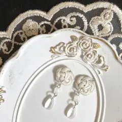 No.6752 水引 ピアス 白 成人式 和装 耳飾り 着物 全長約4.5cm