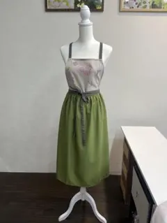 花柄スリーブレスエプロン 緑色