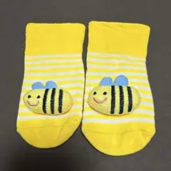 黄色いストライプ ベビー靴下 ハチデザイン
