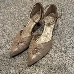 ベージュ ポインテッドトゥ アンクルストラップパンプス　卑弥呼　25センチ