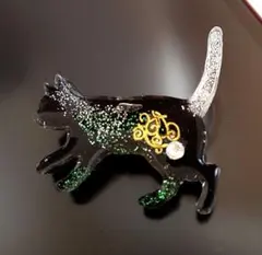 【お散歩猫】金細工模様の黒猫　ねこブローチ　オリジナル　ハンドメイド