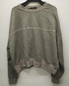 Boka nii ボカニー 　ロゴプリント　ショート丈　クルーネック トレーナー