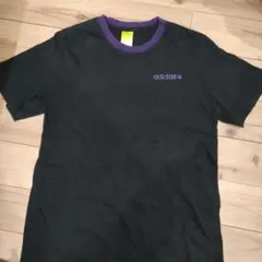 adidas ブラック Tシャツ バックプリント