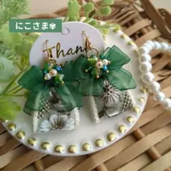 ＊専用＊深みグリーン✽キラキラガラスビーズ✽お花刺繍インドリボンパールイヤリング