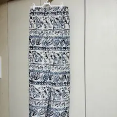 着物リメイク　縮緬　青と白の柄 ワイドパンツ