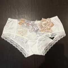 サルート ショーツ Mサイズ　アイボリーのサムネイル