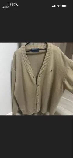 ベージュ ニットカーディガン ロゴ刺繍