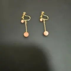 珊瑚 イヤリング ゴールドカラー