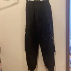 ブラックカーゴパンツ サイドポケット付き Sサイズ